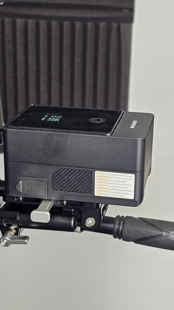 NEEWER PS099E 6800mAh 14.5V Mini V Mount Battery