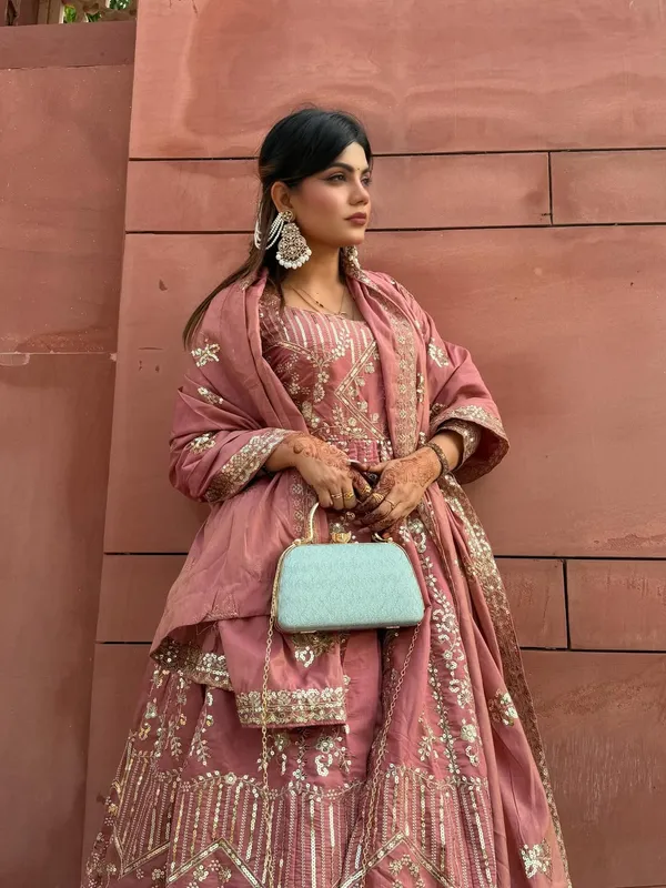 aishwarya rai in pink anarkali dress Aishwarya Rai's pink suit at Isha Ambani wedding festivities in Udaipur is  stunning. See pic
