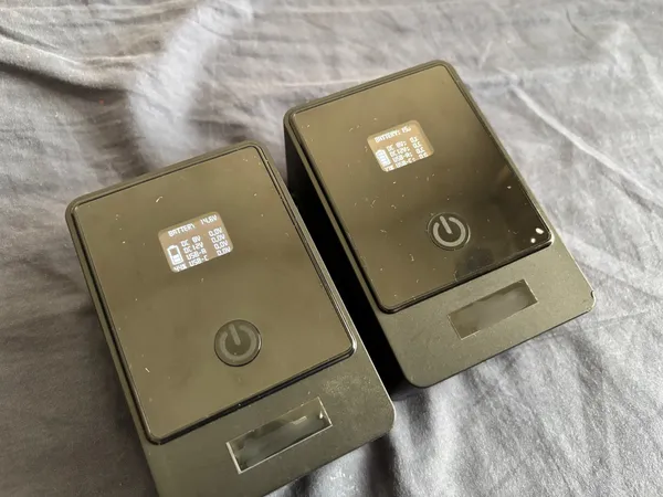 NEEWER PS099E 6800mAh ミニ Vマウントバッテリー – NEEWER.JP